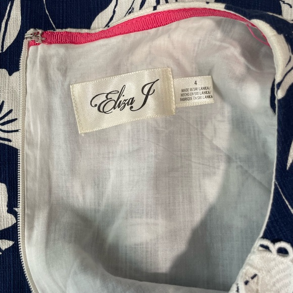 NWT-Eliza J-Navy and White Floral Shift Dress - Picture 3 of 5